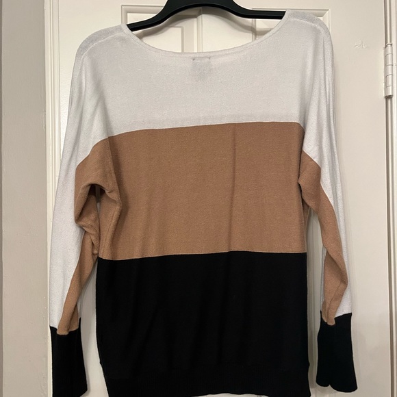 Color Block Sweater - Picture 4 of 4